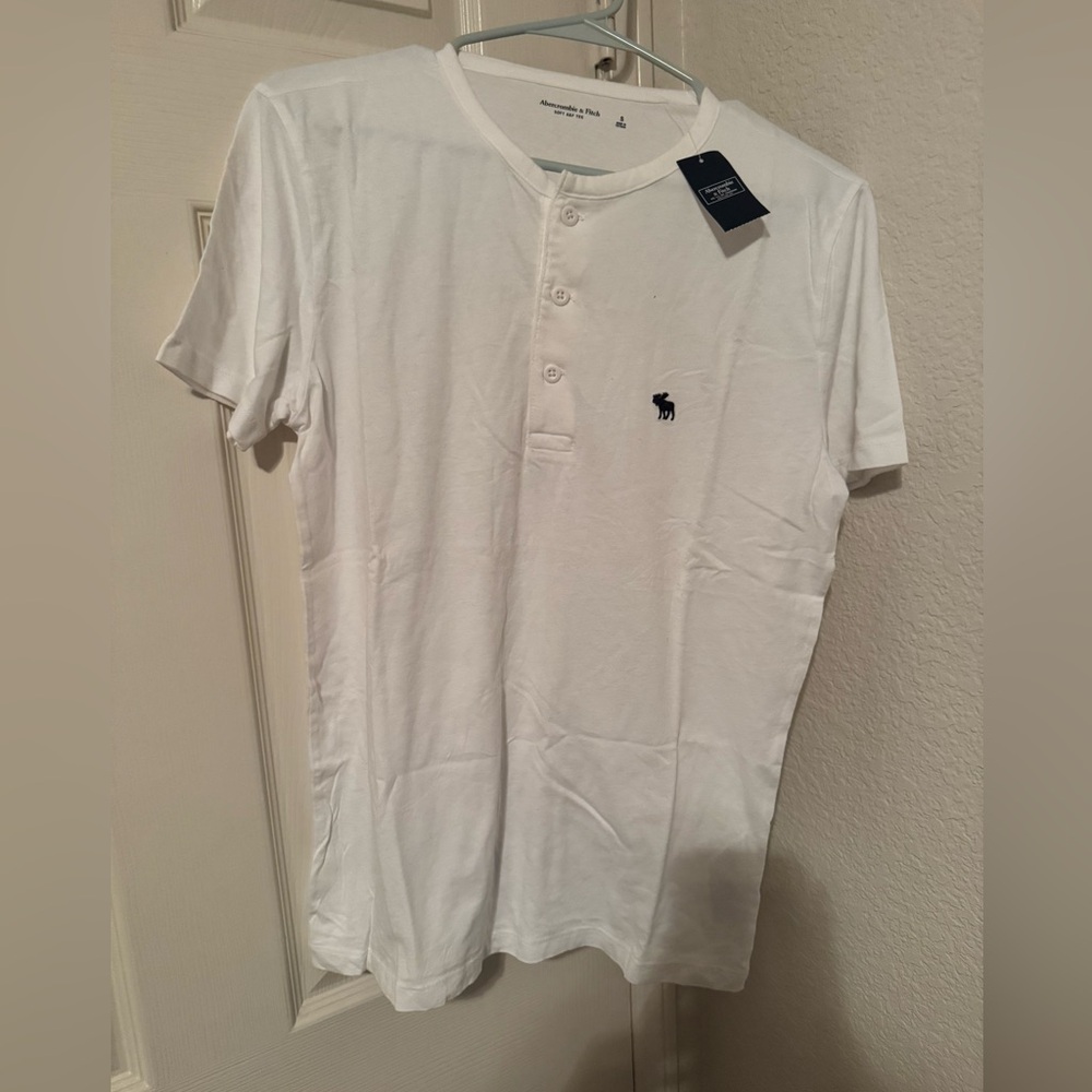 Abercrombie and Fitch Men's Small Tee
